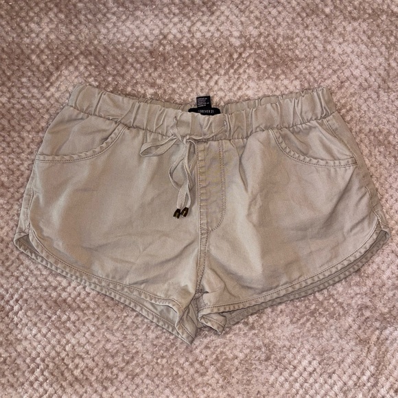 Forever 21 Women’s Khaki Drawstring Shorts | M - Picture 4 of 5